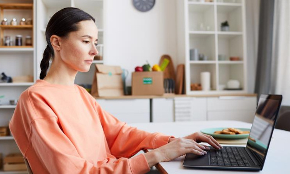 Używany laptop do gabinetu i biura – czy warto kupić?